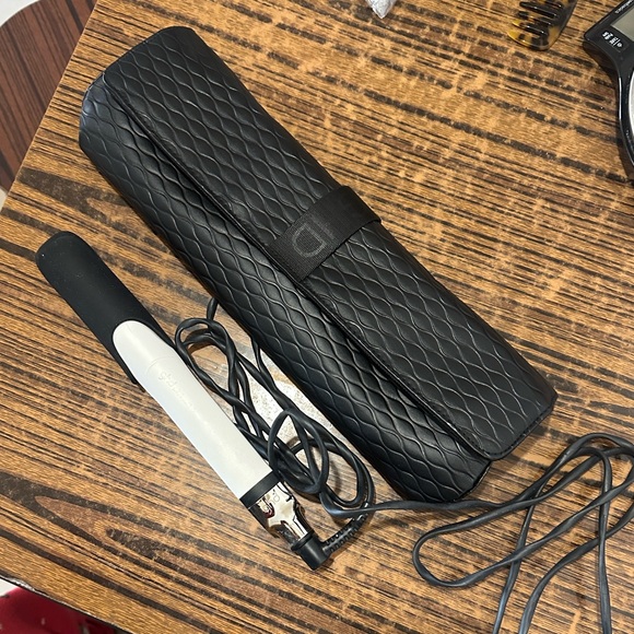 GHD platinum+ main image 11